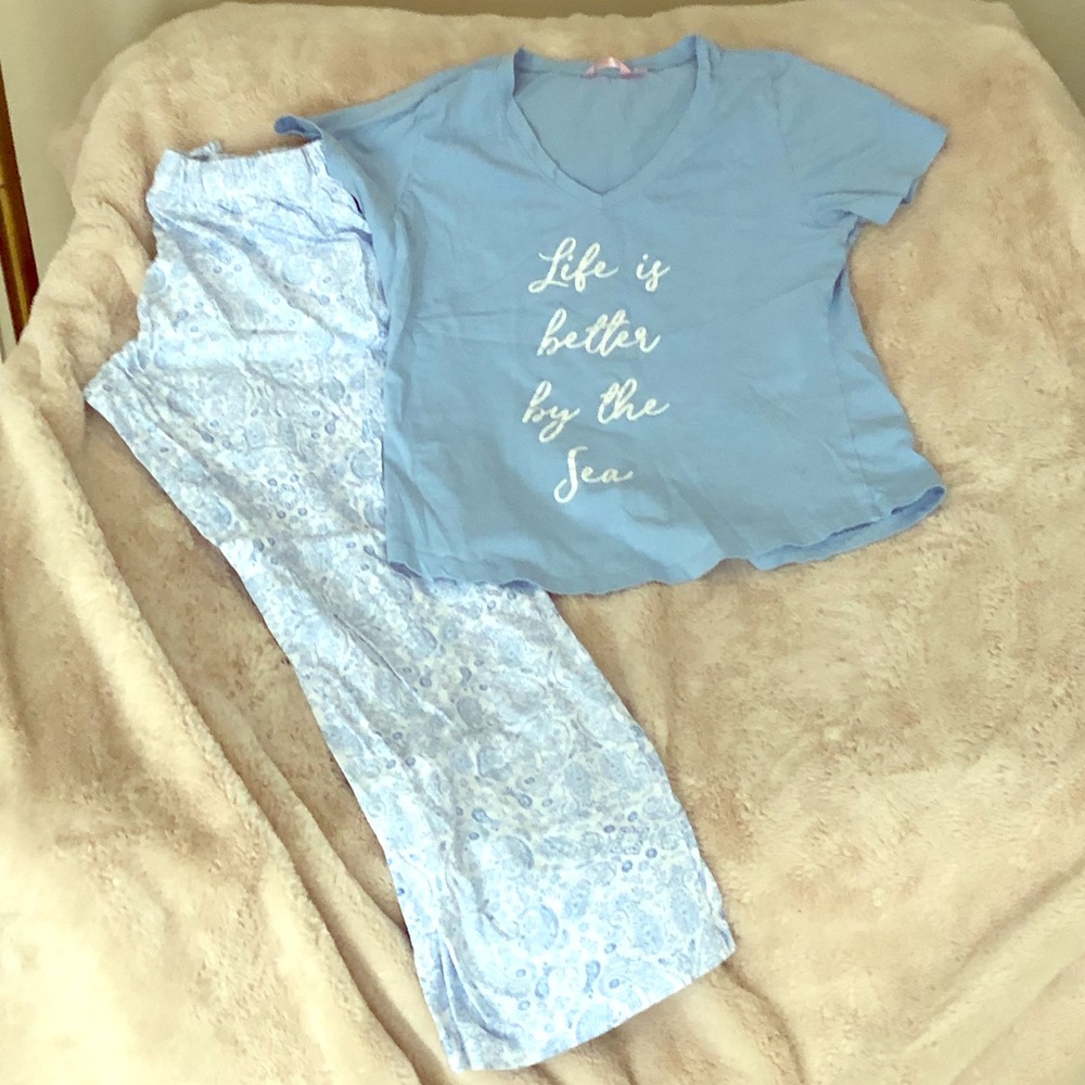 🔥 3/$20 ~ La Vie En Rose pj set. Medium